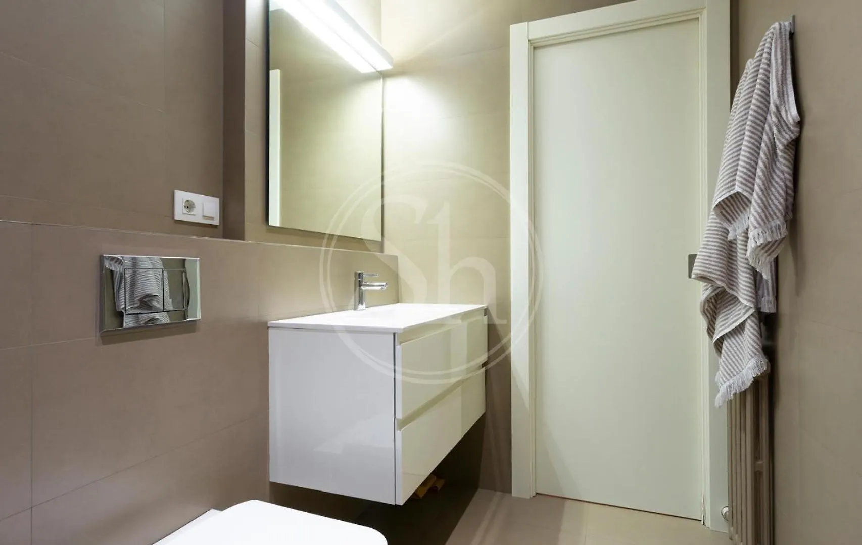 Apartamento Con Terraza Junto A Paseo De Gracia 巴塞罗那 公寓